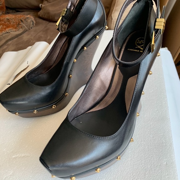 Alexander McQueen Shoes - Alexander McQueen plataforma wedges black